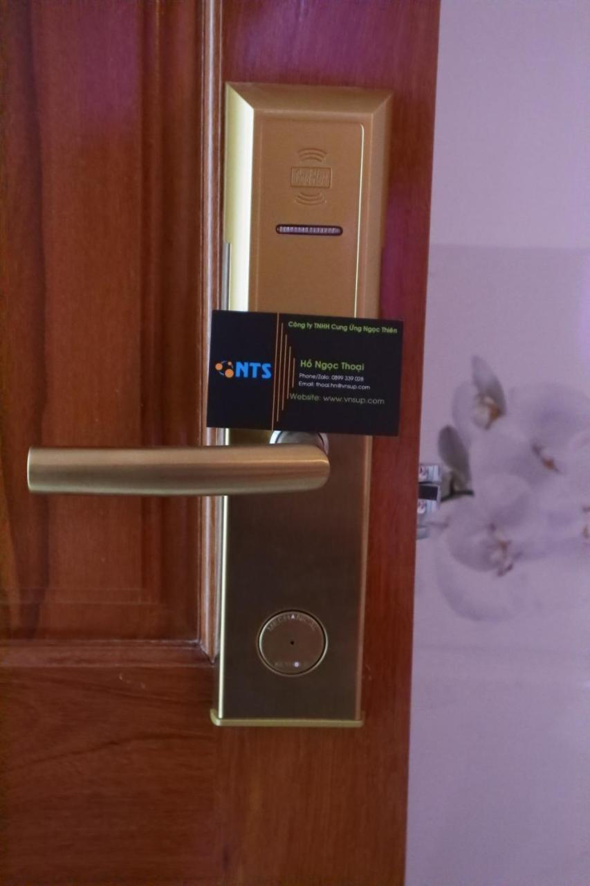 Anh Quan Hotel Куинён Экстерьер фото