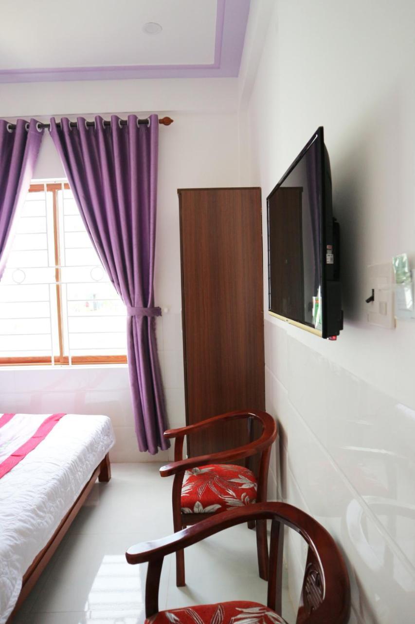 Anh Quan Hotel Куинён Экстерьер фото