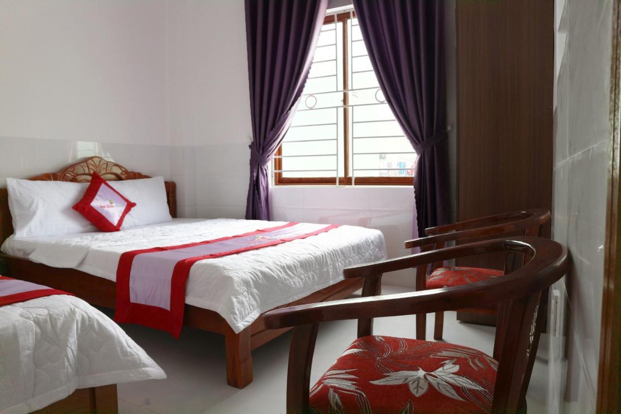 Anh Quan Hotel Куинён Экстерьер фото