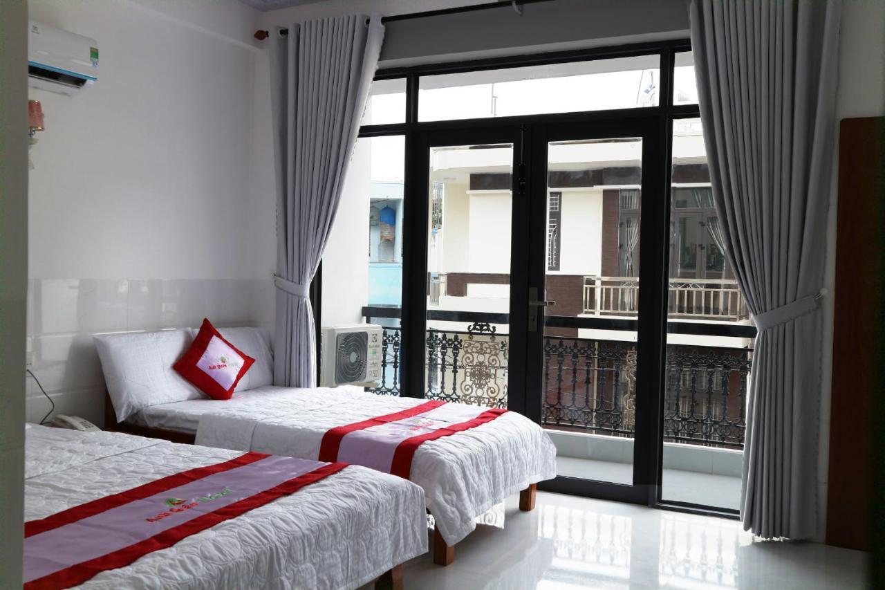 Anh Quan Hotel Куинён Экстерьер фото